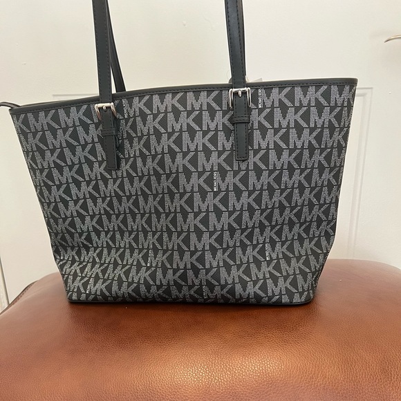Michael Michael KoRs Jet Set Top Zip Tote - Picture 3 of 10